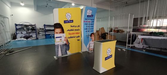 θάλαμος εμπορικών εκθέσεων διαφήμισης εμβλημάτων σκηνικού καμπυλών 10ft ο ευθύς σηκώνει τα εμβλήματα
